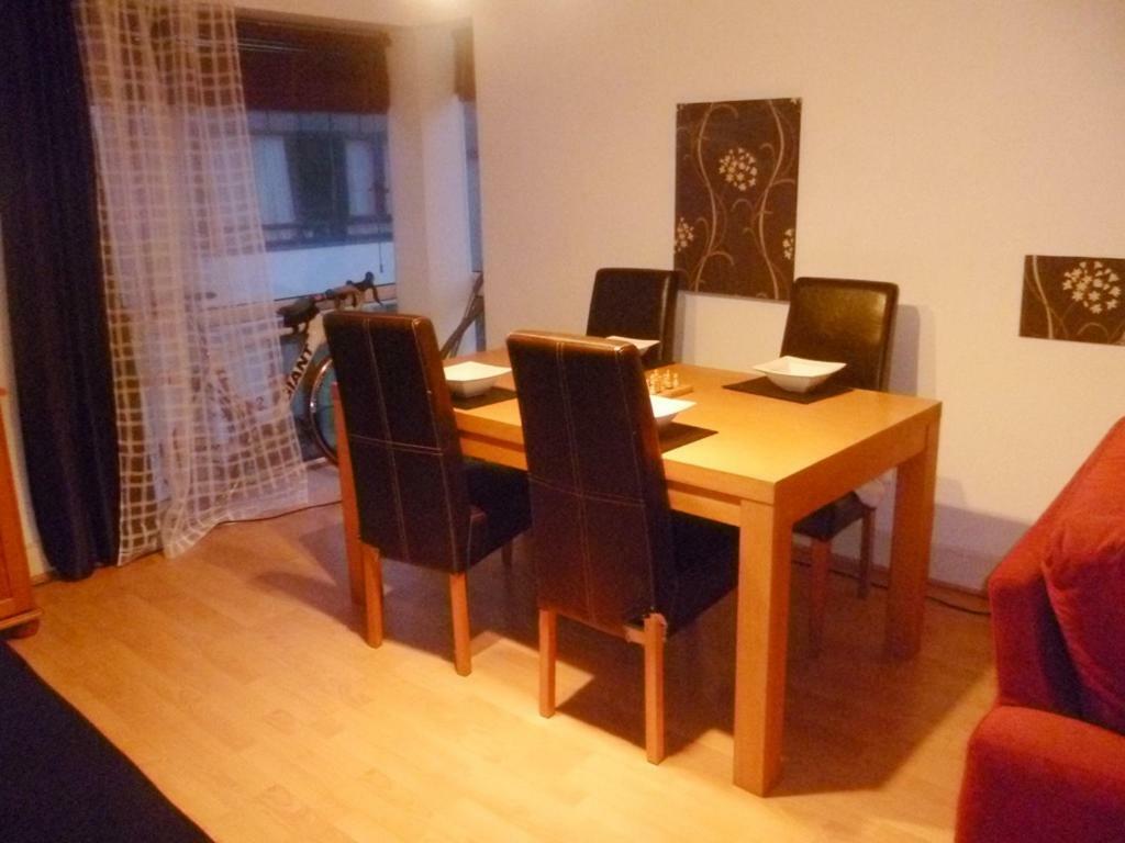 Luxury Town Centre Apartment Кинсейл Екстериор снимка